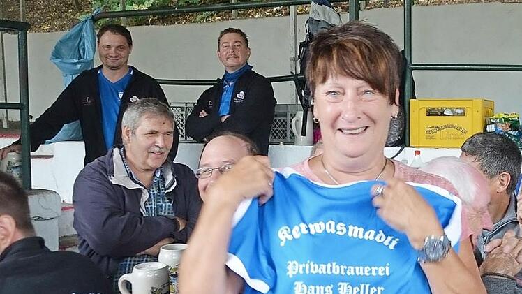 Monika Rehm bekam für die längste Anreise ein T-Shirt.