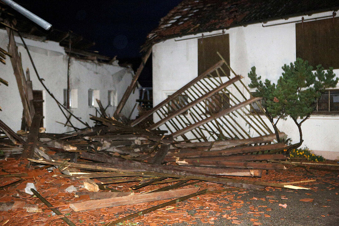 "Absoluter Horror": Downburst fordert Todesopfer und sorgt für Schneise der Verwüstung
