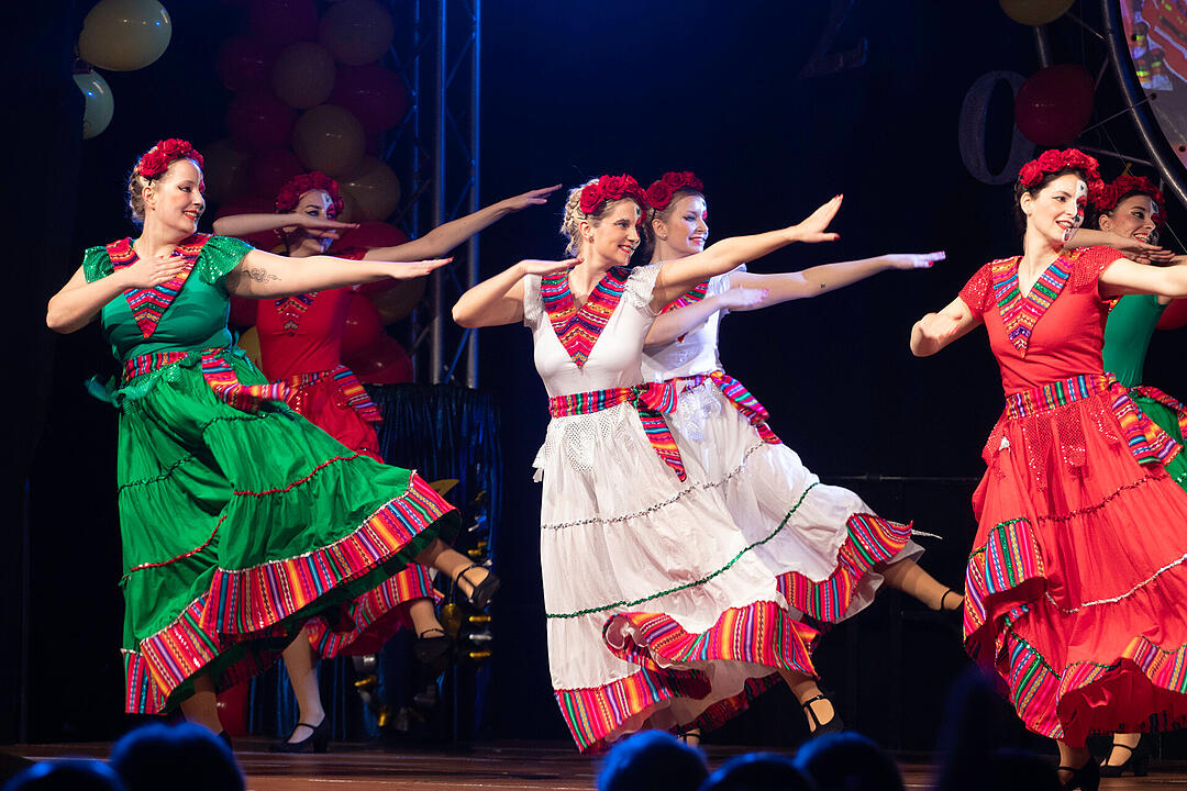 Viele Tanzgruppen, lustige Büttenreden und ein furioses Finale!