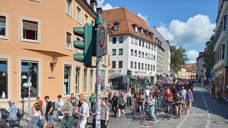 Bamberg: "Globaler Klimastreik" in Bamberg - zahlreiche Menschen demonstrieren