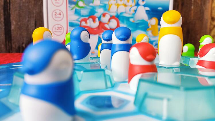 Kuschel-Kolonien im Test - knuffiges Kinder-Brettspiel mit Pinguinfamilien
