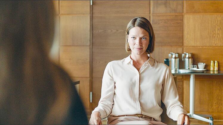 Lea (Jessica Schwarz) tut alles daf&uuml;r, um ihre Karriere als Unternehmensberaterin anzukurbeln.