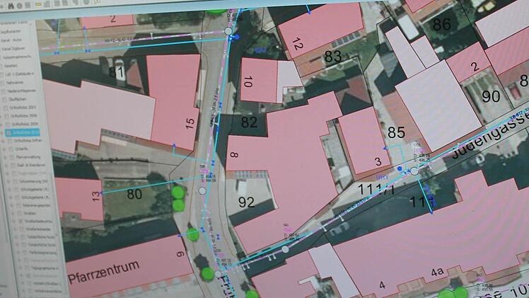 Bei digitalen Karten lassen sich per Mausklick leicht Informationen ein- und ausblenden, vom Luftbild bis zu den Wasserleitungen.