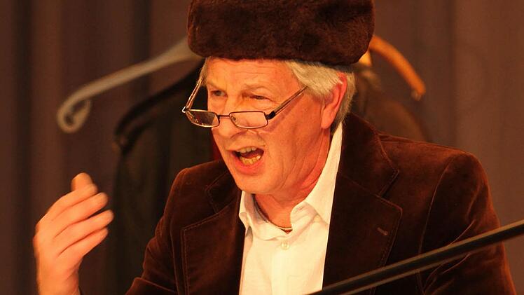 Imitator: Mike Singer - hier als russischer Nachrichtensprecher.