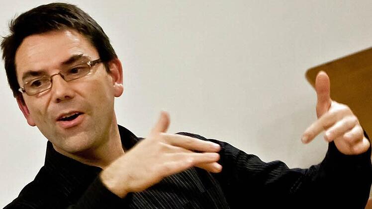 Kantor Markus Heunisch bei der Probenarbeit.