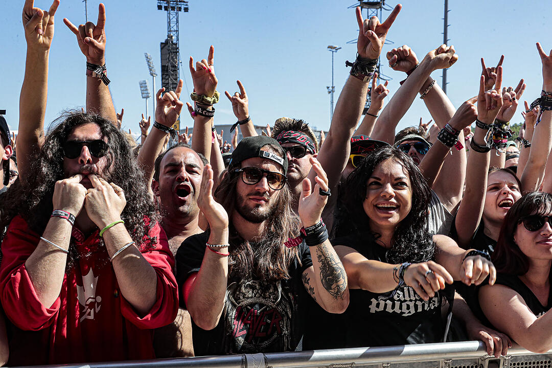 Amon Amarth bei Rock im Park 2019: Ganz viel Metal und Feuer bringt die Fans zum Durchdrehen