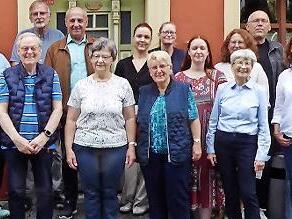 Mit einem Dankabend würdigte die Caritas-Projektgruppe „Zusammen im Quartier“ das segensreiche Schaffen von 31 ehrenamtlichen Mitarbeiterinnen und Mitarbeitern im Dienst an älteren Menschen. „Sie alle leisten großartige Arbeit“, versicherten die Q...