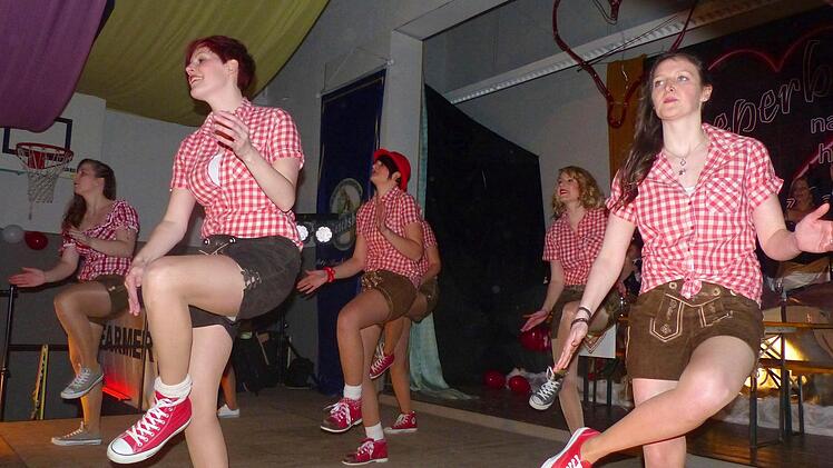 Der Bierfesttanz der "Sexy Chicks".