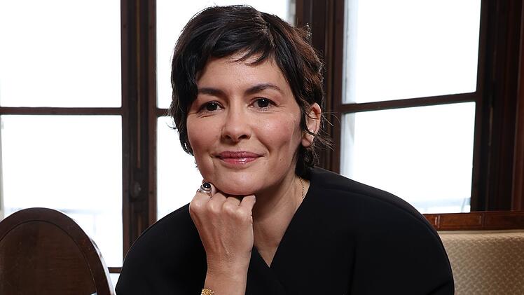 Fr&uuml;her stand sie im Blitzlichtgewitter, heute ist Audrey Tautou im Stillen kreativ: Ende 2024 erschien in Frankreich ihr Fotobuch "Superfacial".