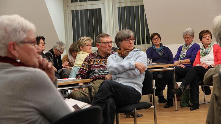 In Hallerndorf kamen die Se-niorenbeauftragte der Kommunen zusammen um über die Ausgestaltung eines Netzwerkes zu diskutieren. Foto: Mathias Erlwein