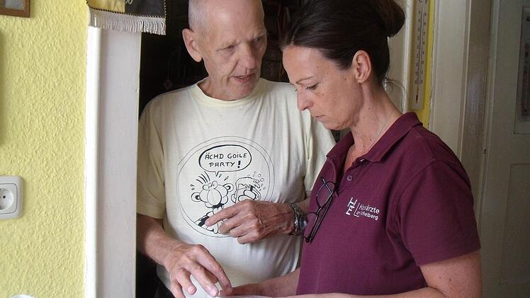 Und was ist mit diesen Tabletten? Auch solche Fragen beantwortet Ingrid.  Foto: Anette Schreiber