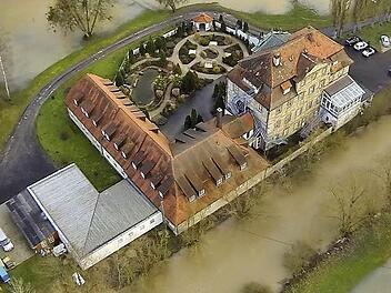 Schloss Gleusdorf in der heutigen Form zeigt diese Luftaufnahme, die im April 2016 entstanden ist. Foto: Andreas Köhler