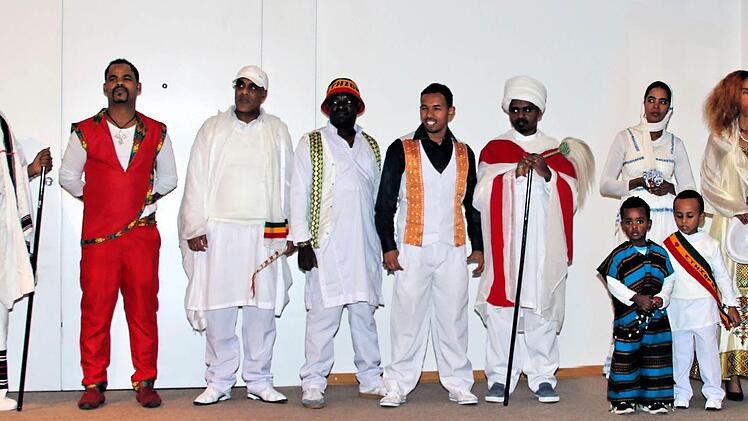 Bewohner der Gemeinschaftsunterkunft stellten sich in der Alten Aula vor.  Foto: Dieter Britz