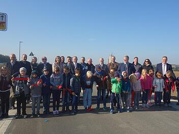 Diesmal waren die Schüler die Akteure bei der Straßeneinweihung. Foto: Doris Weidner