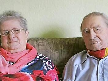 Seit 65 Jahren sind Arnold und Theresia Schmitt aus Münnerstadt verheiratet. Foto: Heike Beudert