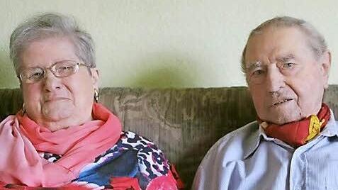Seit 65 Jahren sind Arnold und Theresia Schmitt aus Münnerstadt verheiratet. Foto: Heike Beudert