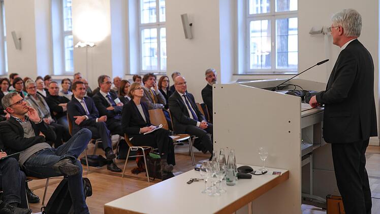 Die öffentliche Präsentation des Promotionsschwerpunktes mit Landesbischof Heinrich Bedford-Strohm stieß auf reges Interesse. Foto: Katharina Thoma/Universität Bamberg
