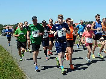 Der Hochstra&szlig;enlauf in Weisendorf (hier im Jahr 2018) ist eines der Rennen des ERH-Sparkassen-Lauf-Cups. Archivfoto: herzopress