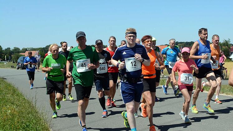 Der Hochstra&szlig;enlauf in Weisendorf (hier im Jahr 2018) ist eines der Rennen des ERH-Sparkassen-Lauf-Cups. Archivfoto: herzopress
