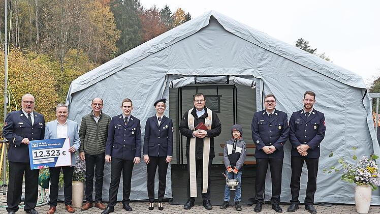 In Obertrubach fand die Segnung und Einweihung eines interkommunalen und mittels Crowd-Fundings beschafften Schnelleinsatzzeltes statt.
