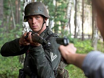 Im polnischen Wald voller Feinde: der deutsche Soldat Walter Proska (Jannis Niew&ouml;hner) in den letzten Tagen des Zweiten Weltkriegs.