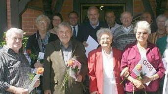 Nicht nur für 25-jährige Treue konnte Vorsitzende Barbara Hölzel (rechts) zahlreiche Angehörige des Sozialverbands, sondern auch verdiente und langjährige Vorstandsmitglieder ehren.  Foto: Martin Rebhan
