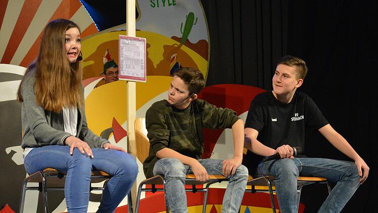 Die drei Praktikanten (von links: Theresa Elbert, Simon Koch, Dominik Dünisch) wussten haarsträubendes zu berichten. Foto: Björn Hein