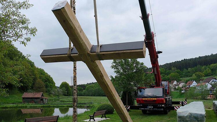 Zur Installation musste ein ausgewachsener Kranwagen anrücken. Gerd Schaar