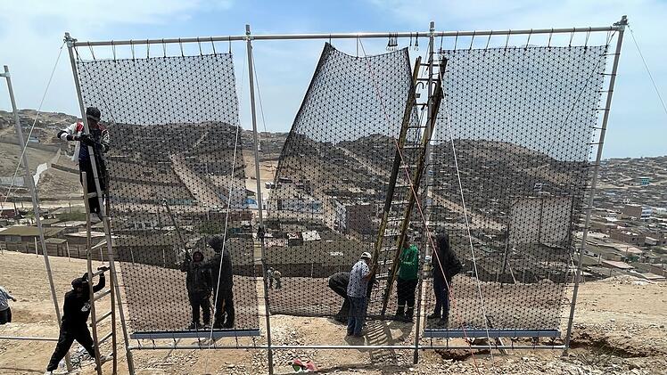 Die Anlagen zum "Wolkenfischen" stellte eine gesamte Dorfgemeinschaft in Eigenregie auf.