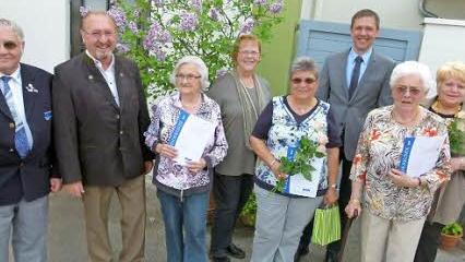 Die Jubilare des VdK-Ortsverbandes Oeslau (von links): Horst Nikol, Uwe Böhnel, Waltraud Hottinger, Gisela Böhnel, Christa Isemann, Marco Steiner, Elsbeth Schmidt und Susanne Höcher Foto: Lothar Weidner