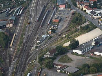Möglicherweise wird der alte Lichtenfelser Güterbahnhof mit Wohnhäusern neu bebaut.  Foto: Matthias Einwag