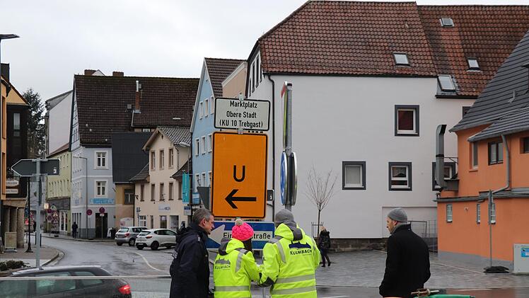 Zahlreiche Schilder erklären, wie man fahren muss.Foto: Katrin Geyer