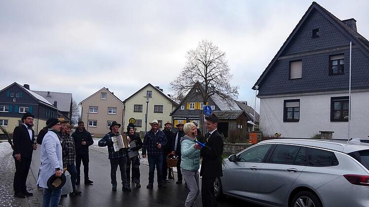 Vor den umtriebigen Pfefferern war am "Tag der unschuldigen Kinder" in Birnbaum und Neufang niemand sicher. Foto: Heike Schülein
