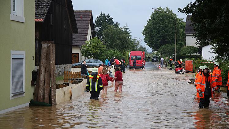 Erneut Gewitter mit Starkregen: Oberfranken kämpft gegen Wassermassen