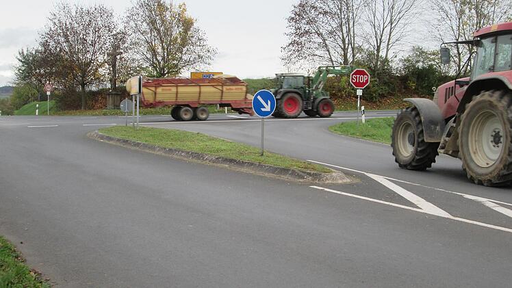 Die Straßenkreuzung zwischen dem Ortsverbindungsweg Langendorf-Elfershausen und der Kreisstraße 37 stufte die Langendorferin Anita Seibold als "gefährlich" ein und empfahl ein Geschwindigkeitslimit. Die Verkehrsbehörde am Landratsamt sieht hier je...