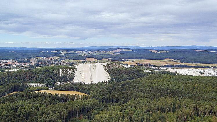 Monte Kaolino: Sandiger Ausflugstipp nahe Franken - für Skifahren im Sommer & mehr