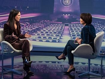 Am Dienstagabend hatte Sandra Maischberger (rechts) Annalena Baerbock, die Pr&auml;sidentin der UN-Vollversammlung,  zu Gast.