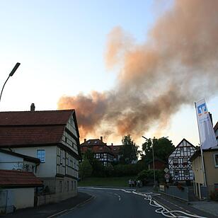 Am Donnerstagabend brannte in Marktzeuln eine Kart-Bahn völlig aus, nachdem es zu einer Verpuffung gekommen war.