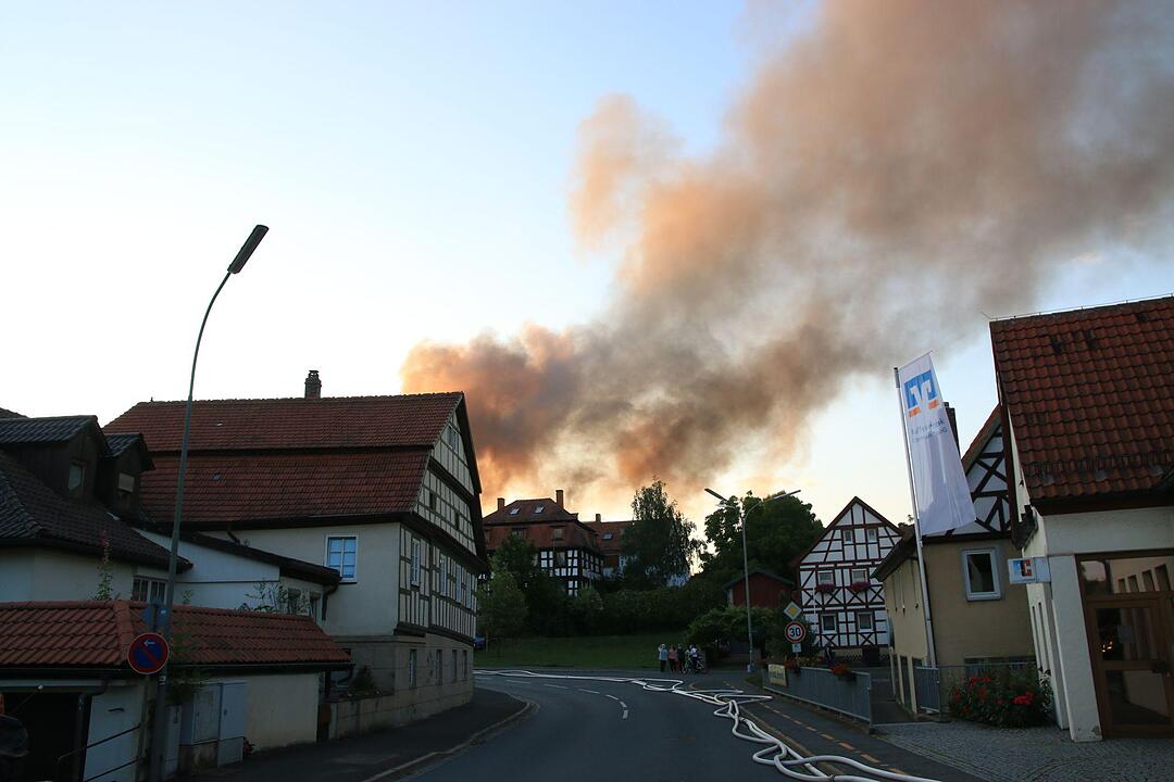 Am Donnerstagabend brannte in Marktzeuln eine Kart-Bahn völlig aus, nachdem es zu einer Verpuffung gekommen war.