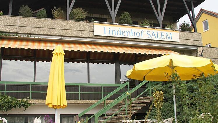 Der Bund Naturschutz hatte im Lindenhof Salem zu einer Kundgebung aufgerufen. Die Gegner bemängeln, dass die Umgehung mit gewaltigen Erdbewegungen verbunden ist.