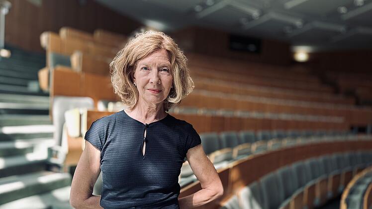 Die Wissenschaflerin Hannah Monyer, &Auml;rztliche Direktorin f&uuml;r Klinische Neurobiologie, teilt ihre Erfahrungen zur Ged&auml;chtnisarbeit in der Dokumentation.