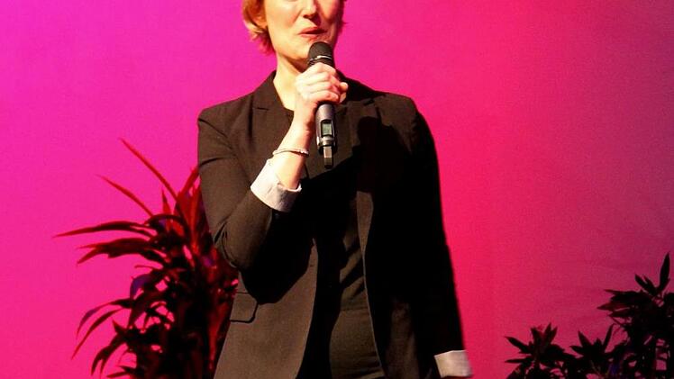 Moderatorin Katrin Drebinger