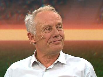 Seine Pause vom Fu&szlig;ball nutzte Christian Streich im Buchklub und beim Reparieren von Fahrr&auml;dern.