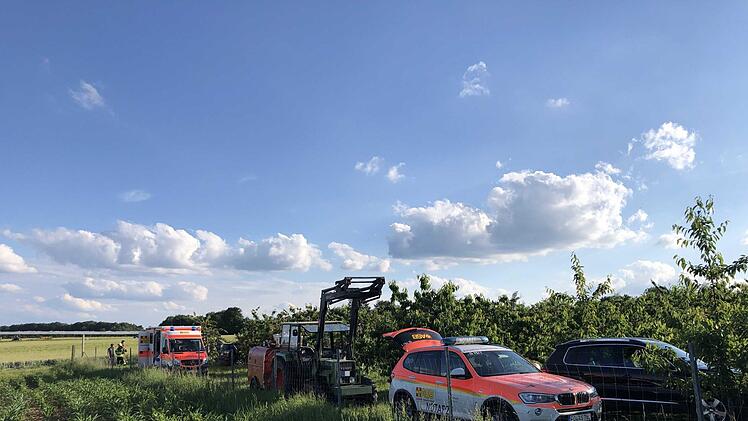 Bei Neunkirchen am Brand ist am Freitagabend ien Kleinflugzeug abgestürzt. Zwei Menschen wurden schwer verletzt. Foto: News5/Merzbach