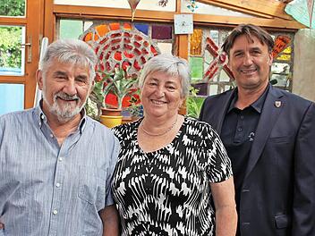 Das Jubelpaar Theo und Karoline Zillig mit B&uuml;rgermeister Gerd Dallner.
