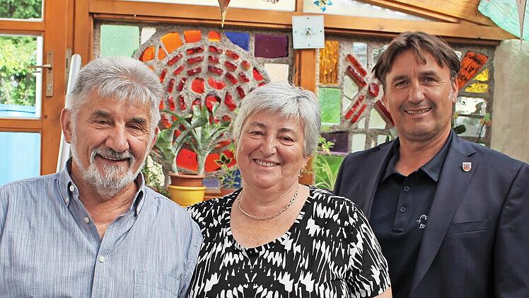 Das Jubelpaar Theo und Karoline Zillig mit B&uuml;rgermeister Gerd Dallner.