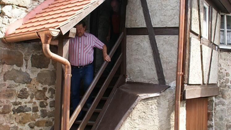 Das Dach am Eltmanner Stadtmauerturm ist wieder dicht. Er ist ein Überrest der Stadtmauer, die die Altstadt im 14. Jahrhundert umfasste und eine Länge von 950 Metern hatte.  Foto: Sabine Weinbeer