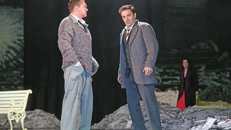 Szene aus der Neuinszenierung von "La Bohème" am Landestheater CoburgFoto: Henning Rosenbusch