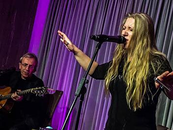 Beata Kossowska und Eberhard Klunker gastierten bei "Leise am Markt" in Coburg. Foto: Jochen Berger