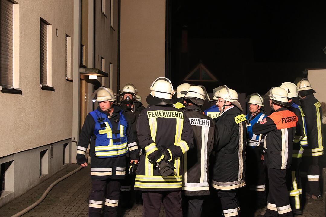 Kleine Ursache, große Wirkung: Komplettes Treppenhaus verraucht
